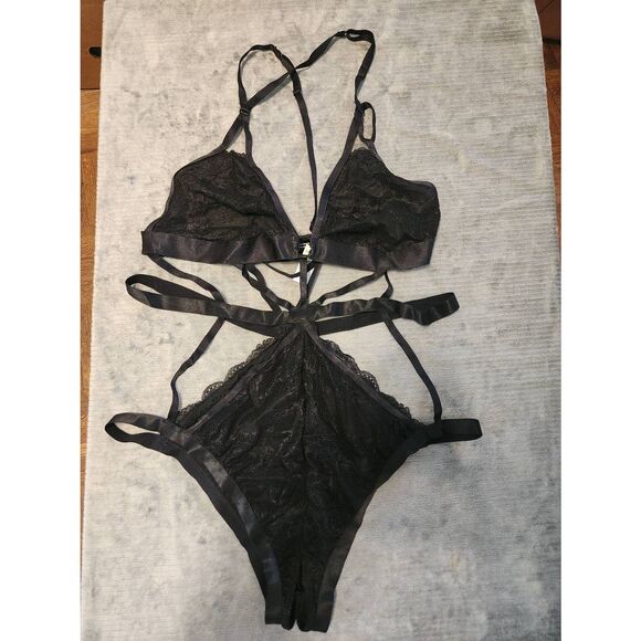 NWT Torrid Curve Size 2 Strappy Black Lace Lingerie Teddy Bodysuit - Picture 1 of 4